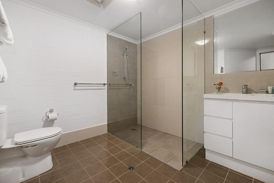 Oxley Court Serviced Apartments Camberra Exterior foto