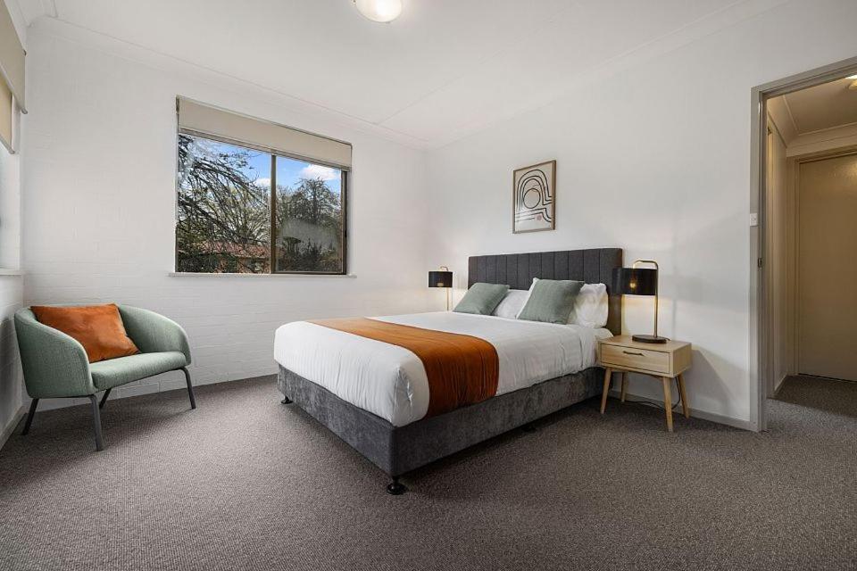 Oxley Court Serviced Apartments Camberra Exterior foto