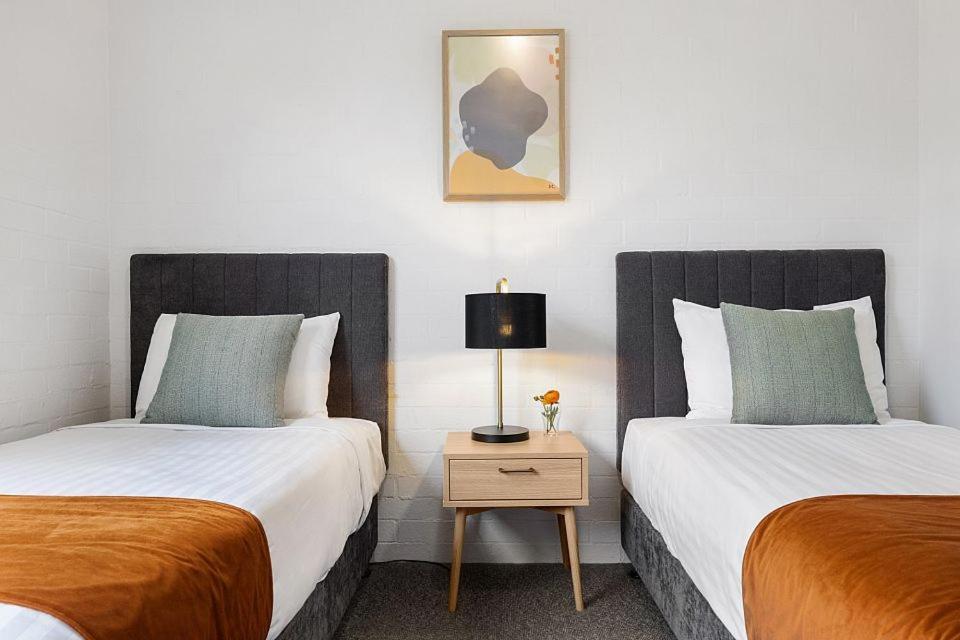 Oxley Court Serviced Apartments Camberra Exterior foto