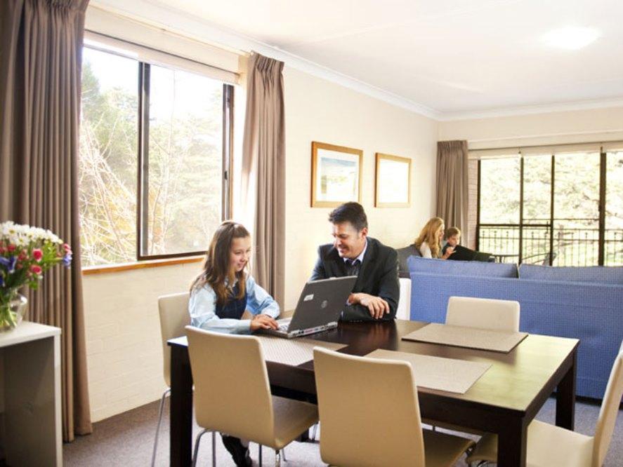 Oxley Court Serviced Apartments Camberra Exterior foto