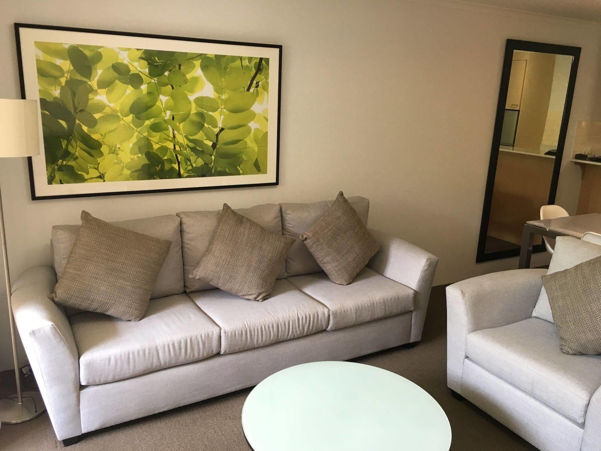 Oxley Court Serviced Apartments Camberra Exterior foto